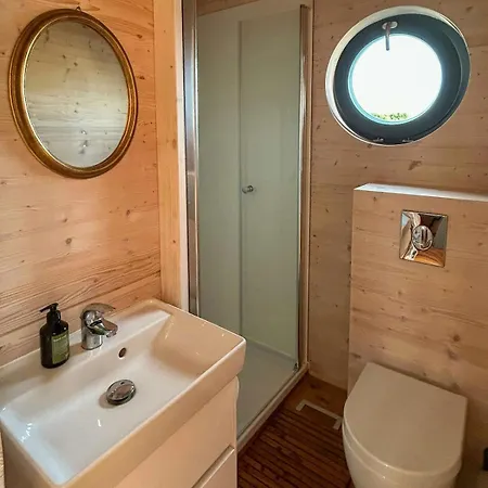 Botel Hausboot Mit Panoramablick